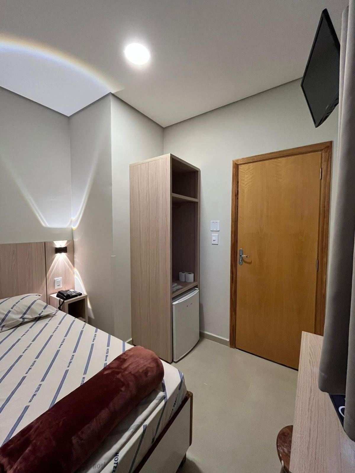 Hotel Neon - próximo a 25 de março, Bom Retiro e Brás, á 2min do mirante Sampa SKY e pista de skate Anhangabaú São Paulo Extérieur photo