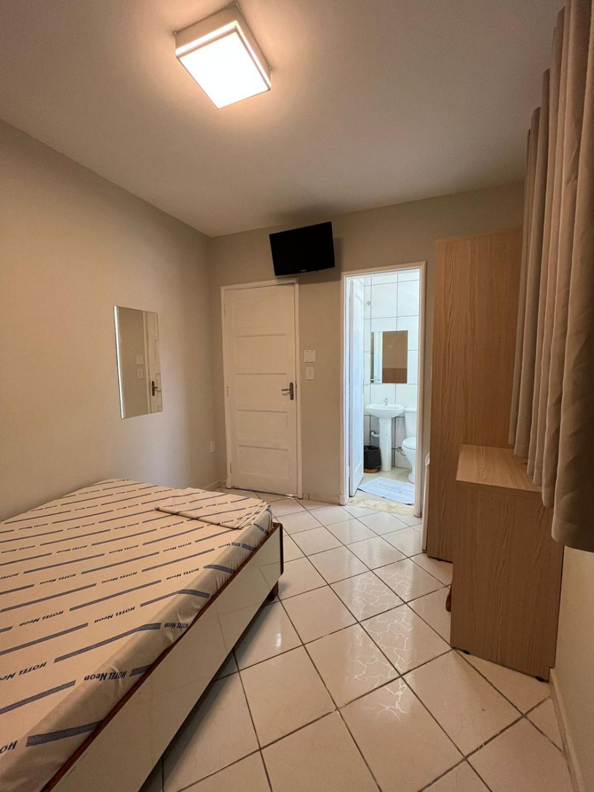 Hotel Neon - próximo a 25 de março, Bom Retiro e Brás, á 2min do mirante Sampa SKY e pista de skate Anhangabaú São Paulo Extérieur photo