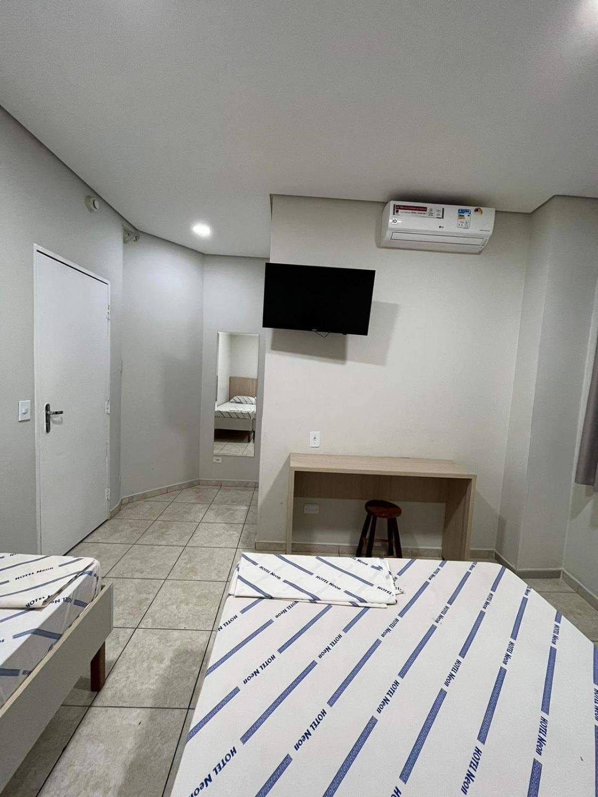 Hotel Neon - próximo a 25 de março, Bom Retiro e Brás, á 2min do mirante Sampa SKY e pista de skate Anhangabaú São Paulo Extérieur photo