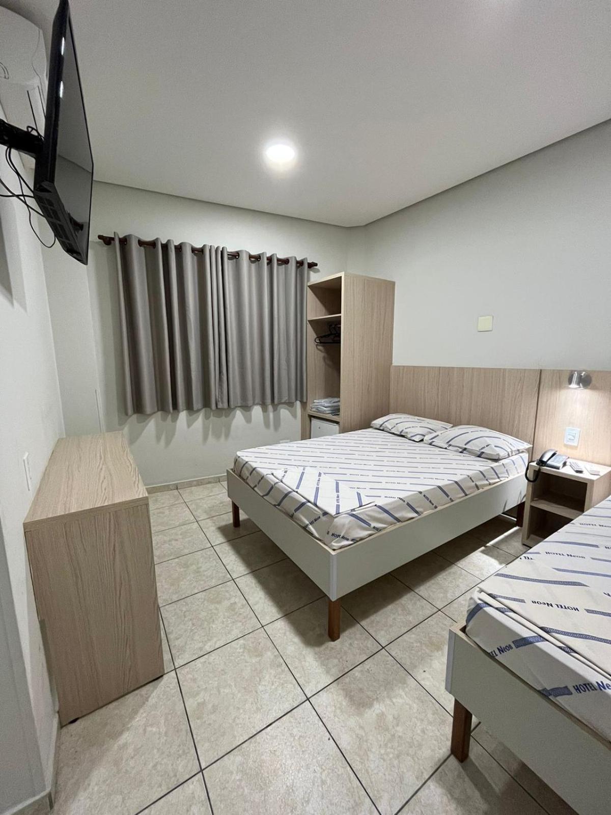 Hotel Neon - próximo a 25 de março, Bom Retiro e Brás, á 2min do mirante Sampa SKY e pista de skate Anhangabaú São Paulo Extérieur photo