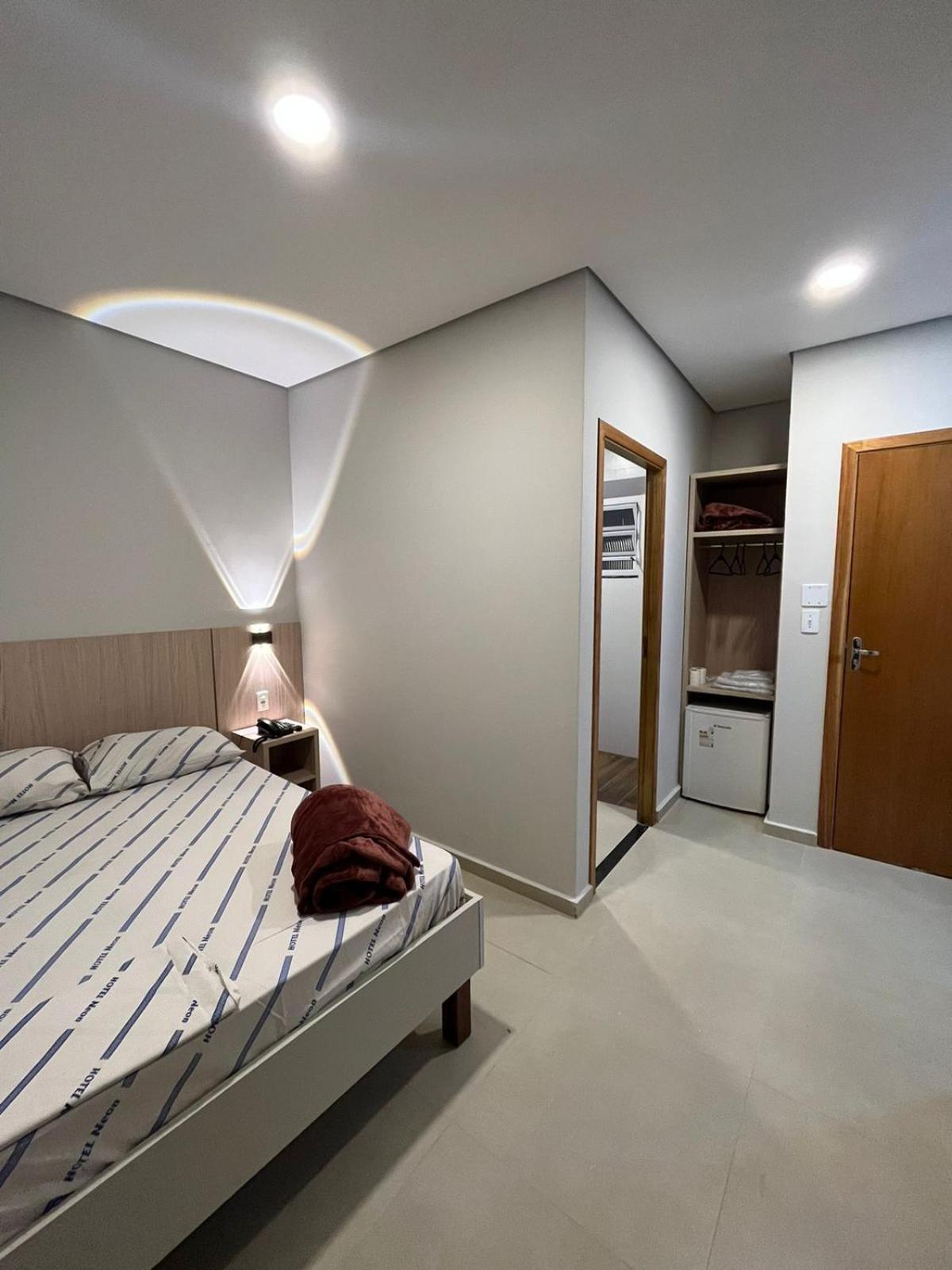 Hotel Neon - próximo a 25 de março, Bom Retiro e Brás, á 2min do mirante Sampa SKY e pista de skate Anhangabaú São Paulo Extérieur photo